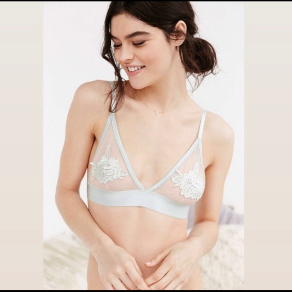 ✨Kimchi Blue✨ Sheer Bralette with appliqué Sz S